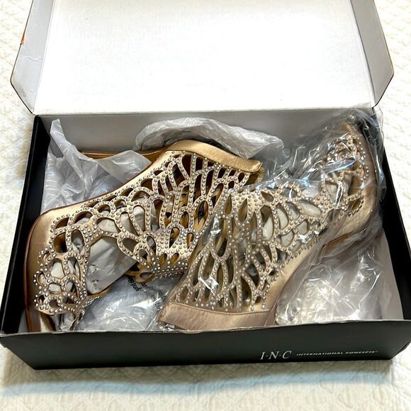 I.N.C. International Concepts Stiletto Saranebis Heels w/ Silver Accents Size 8M - Picture 2 of 9